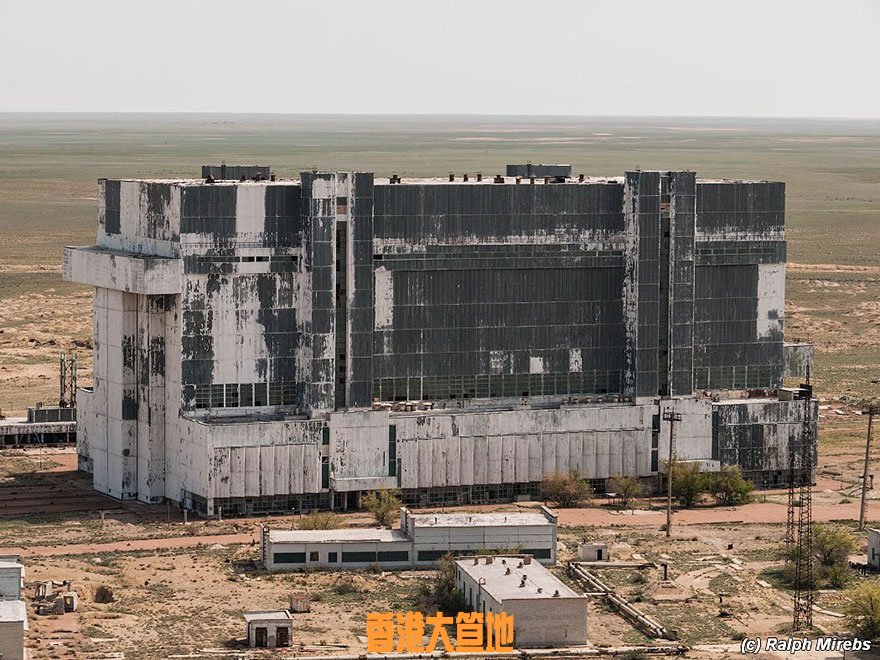 abandoned-soviet-space-shuttle-hangar-buran-baikonur-cosmodrome-kazakhstan-ralph-mirebs-7.jpg