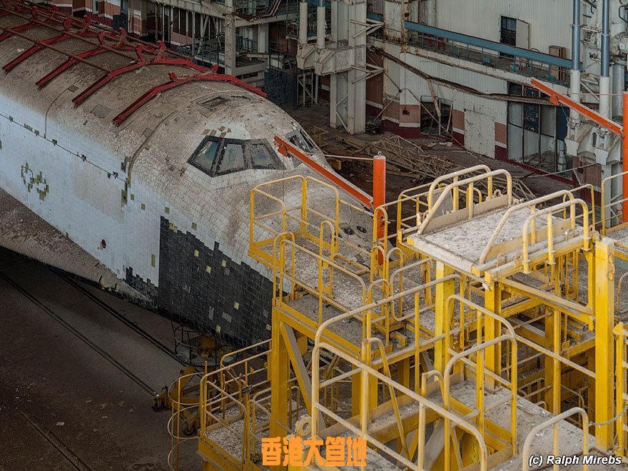 abandoned-soviet-space-shuttle-hangar-buran-baikonur-cosmodrome-kazakhstan-ralph-mirebs-22.jpg