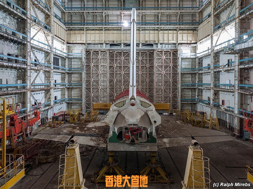 abandoned-soviet-space-shuttle-hangar-buran-baikonur-cosmodrome-kazakhstan-ralph-mirebs-14.jpg