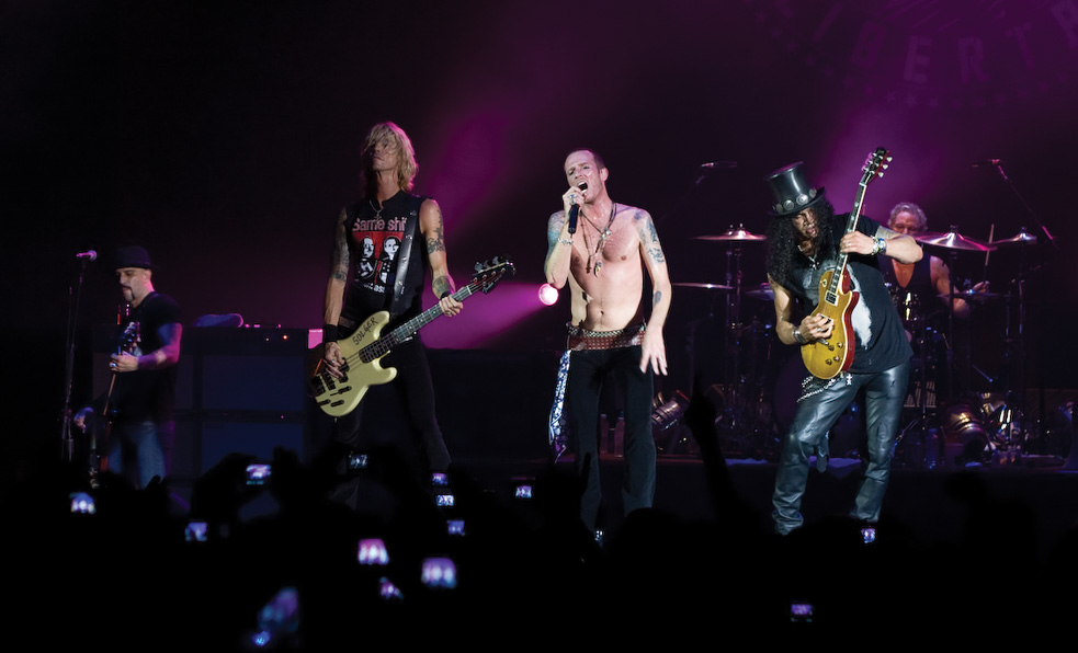 Velvet_Revolver_live_in_London_5_June_2007.jpg