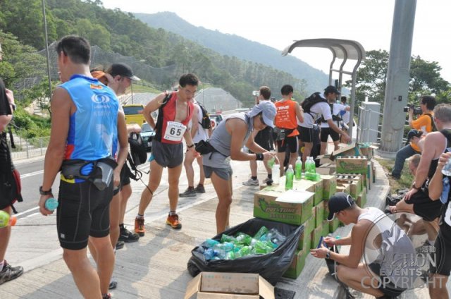 phoca_thumb_l_125681425620091025_SalomonLantau2Peaks196.jpg