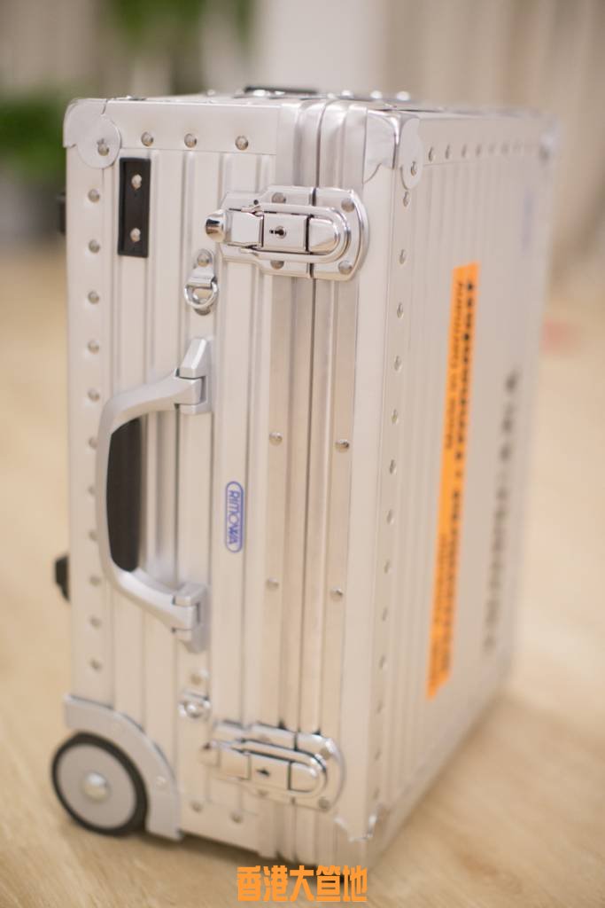 Rimowa-2.jpg