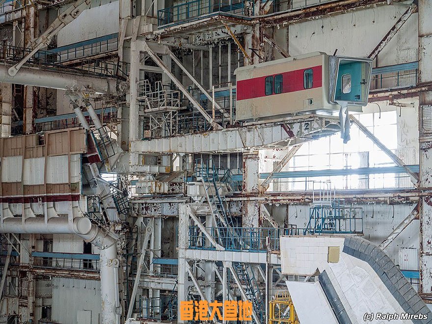 abandoned-soviet-space-shuttle-hangar-buran-baikonur-cosmodrome-kazakhstan-ralph-mirebs-27.jpg