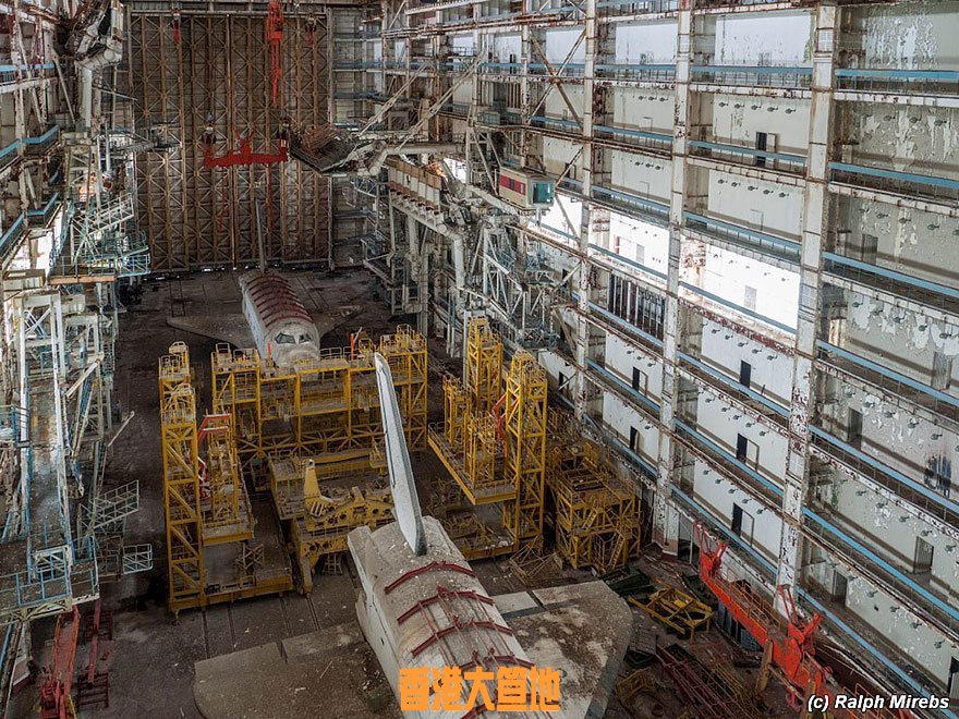 abandoned-soviet-space-shuttle-hangar-buran-baikonur-cosmodrome-kazakhstan-ralph-mirebs-1.jpg