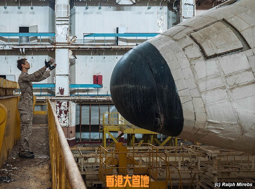 abandoned-soviet-space-shuttle-hangar-buran-baikonur-cosmodrome-kazakhstan-ralph-mirebs-9.jpg