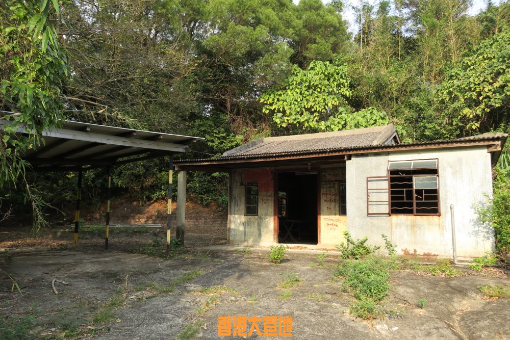 2.連麻坑路旁的荒廢小屋.JPG